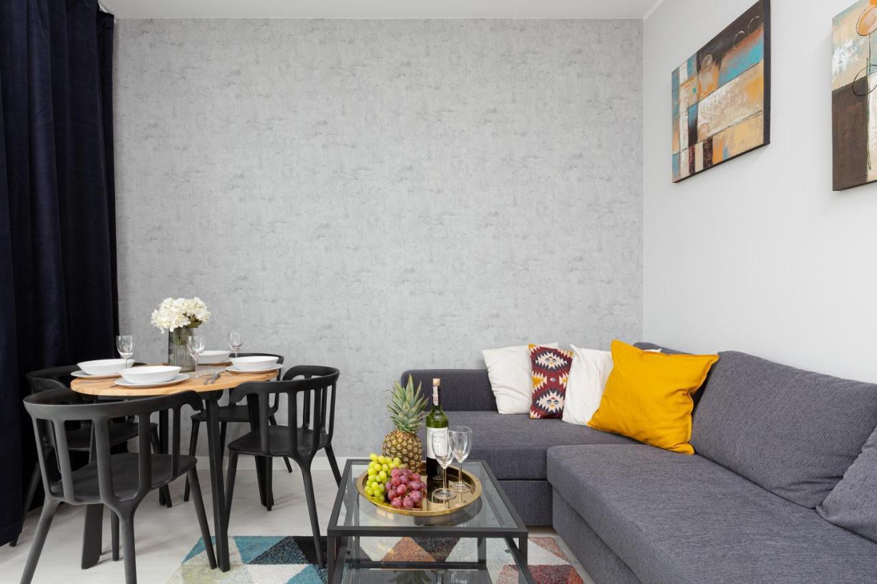 Business Center Apartments Warsaw Wola By Noclegi Renters Exterior foto